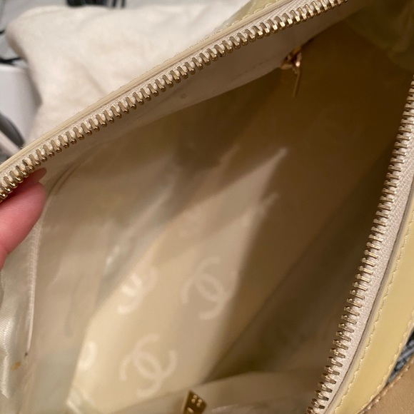 VINTAGE CHANEL BAG - Picture 4 of 5